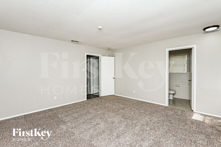 Building Photo - 2908 Portales Dr