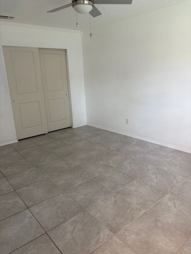Building Photo - Charming 3 Bedroom in Pipers Meadow