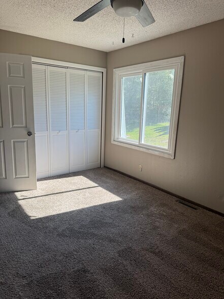 Building Photo - 6710 Northwest Dr