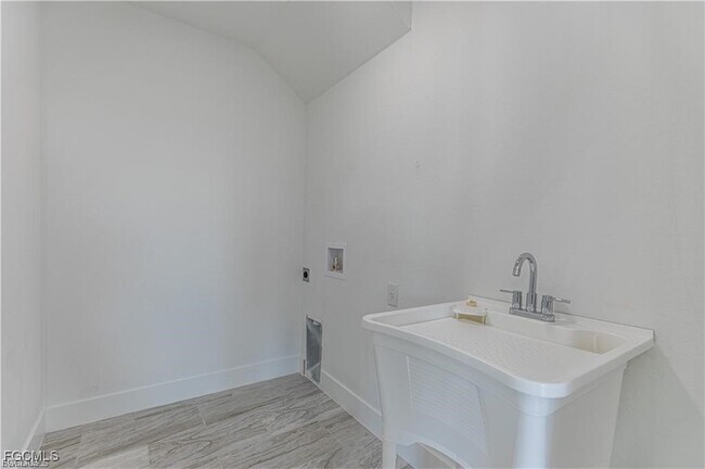 Building Photo - 3820 Embers Pkwy W