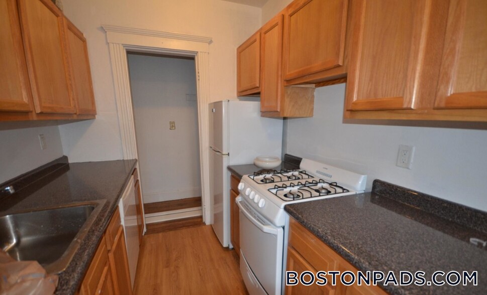 Building Photo - 231 Park Dr