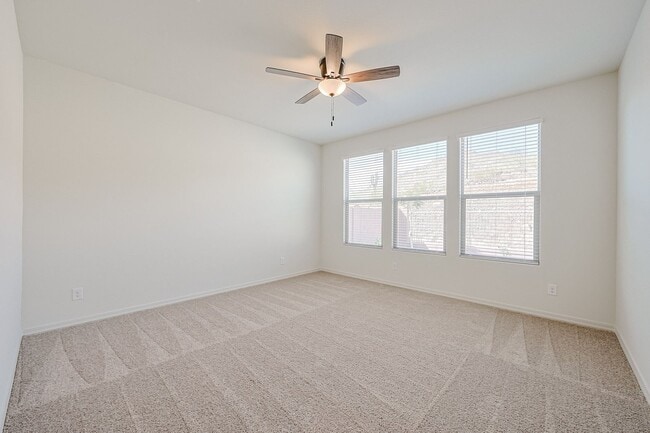 Building Photo - Beautiful 4 Bedroom Home in Aloravita Community