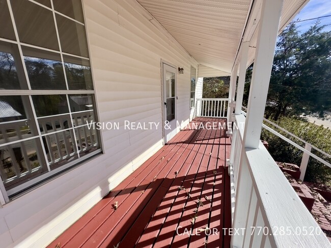 Building Photo - 909 Troup St