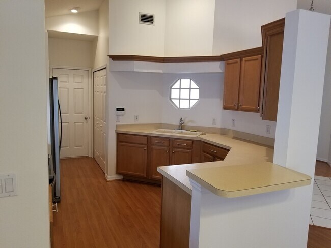 Building Photo - 2.2 w bonus room