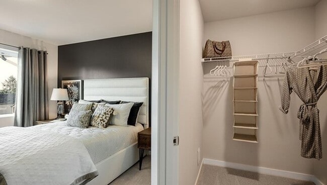 Building Photo - Spacious and Beautifully Landscaped 3 bed/3ba Townhome in Central Park