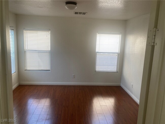 Building Photo - 4518 Sunday River St