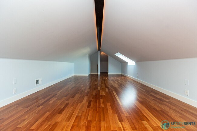 Building Photo - Potrero Hill: Remodeled Top Floor with City Views, Bonus Room & 2 Car Parking