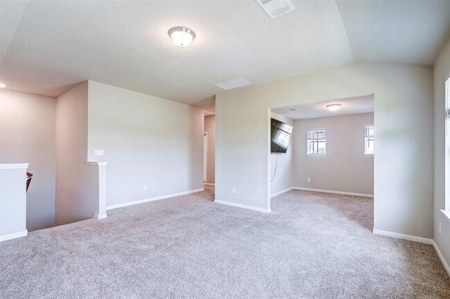 Building Photo - 521 Mossy Rock Dr