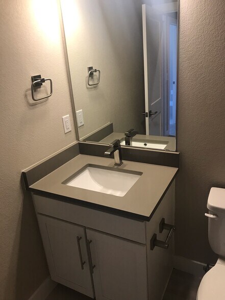 Building Photo - 6763 S Tempe Ct