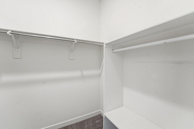 Building Photo - Stylish 2-bedroom, 2.5 bathroom townhouse in a desirable Phoenix location!