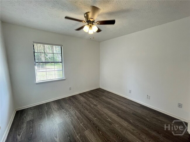 Building Photo - 18 Rivers Bend Dr