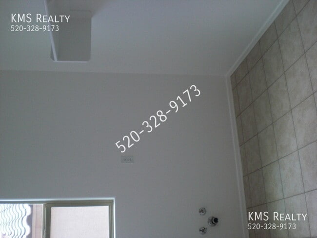 Building Photo - 14013 E Voss St