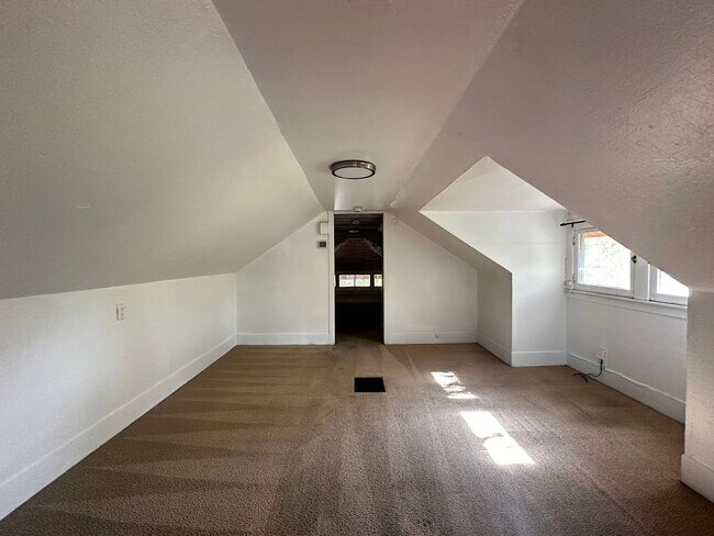 Building Photo - 740 E 800 S