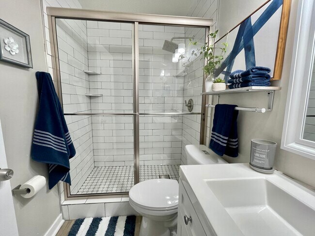 Building Photo - 2088 Oliver Ave