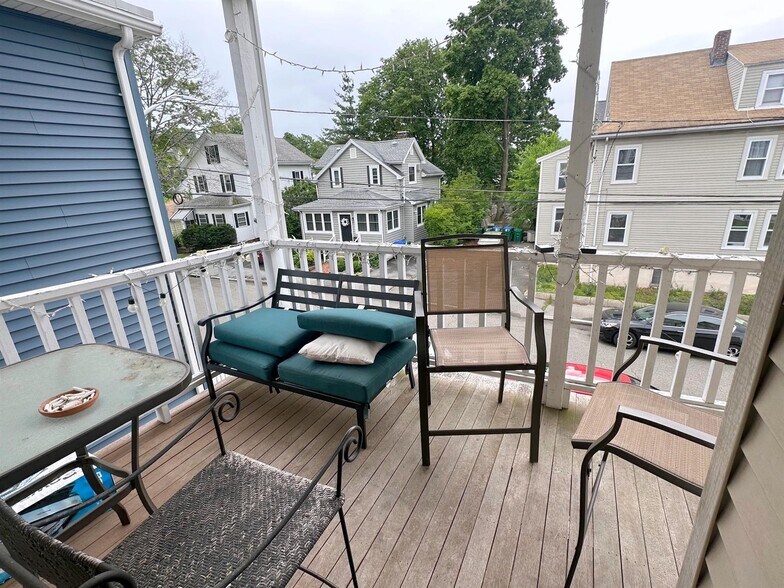 Building Photo - 28 Benham St