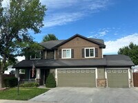 Building Photo - "Spacious 4-Bedroom Gem with 2.5 Bathrooms...