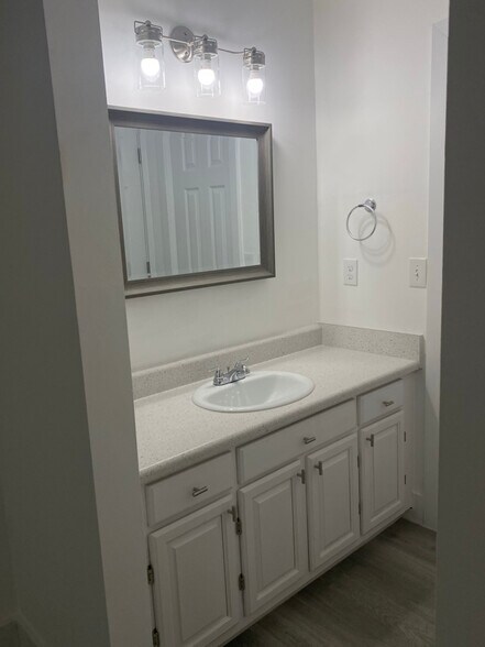 Building Photo - 10163 Guidy Ln