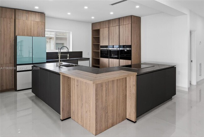 Building Photo - 1101 S Shore Dr