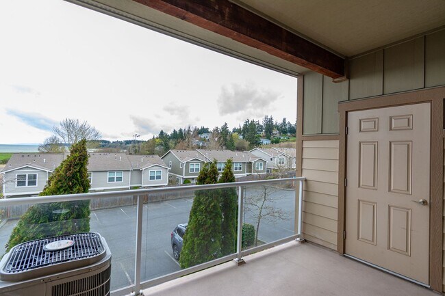 Building Photo - Spacious 2 Bed 2 Bath Condo with Private Balcony