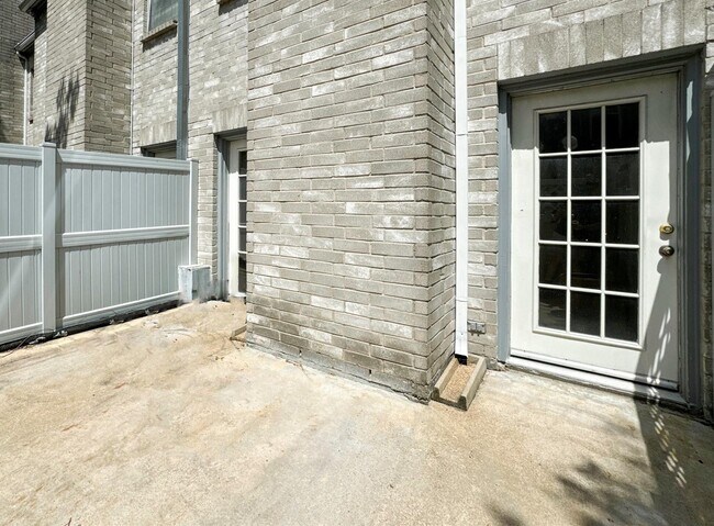 Building Photo - 6000 Reims Rd