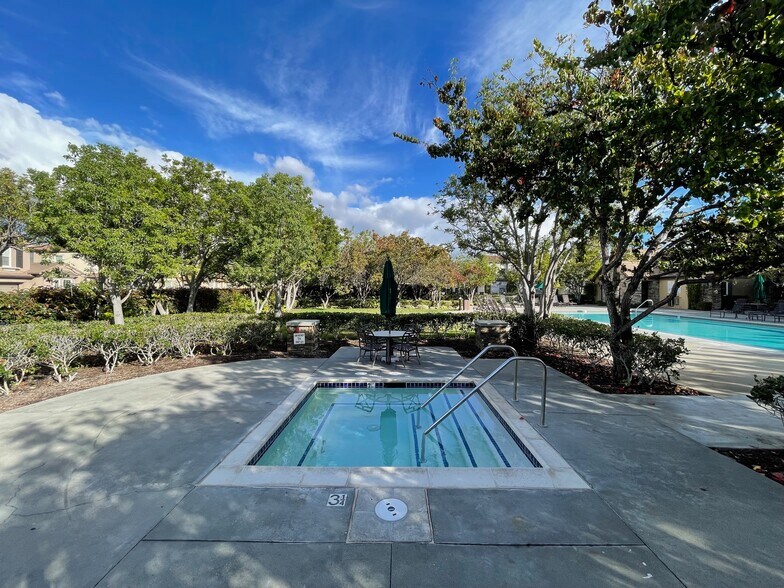 Building Photo - 3351 Via Trentino