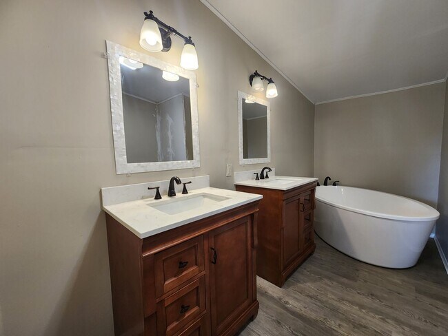 Building Photo - 3 bed, 2 bath w/ Front & Back Decks, 1/4 Acre of land, FENCED backyard