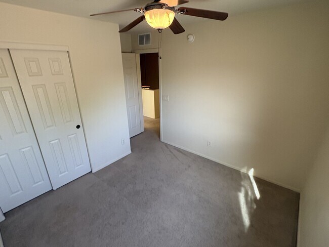 Building Photo - East side beauty 4 bedrooms