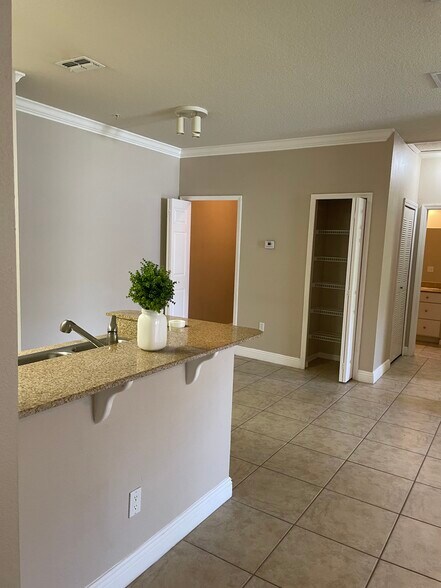 Building Photo - 303 Southern Pecan Cir