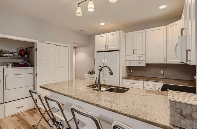 Building Photo - 1332 Carlyle Park Cir