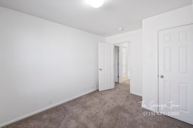 Building Photo - SPACIOUS 3BD/2.5BA TOWNHOME at THE BLUFFS AT SPRING CREEK with A/C **$500 move-in credit with a 1...