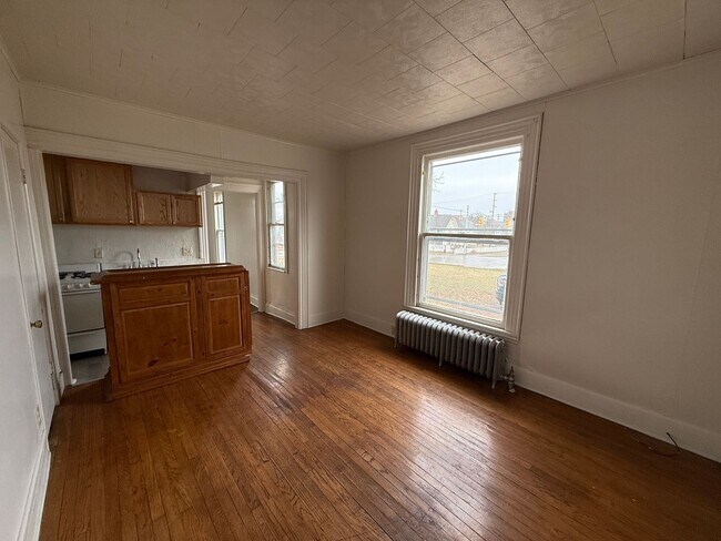 Building Photo - 406 W Washington Ave