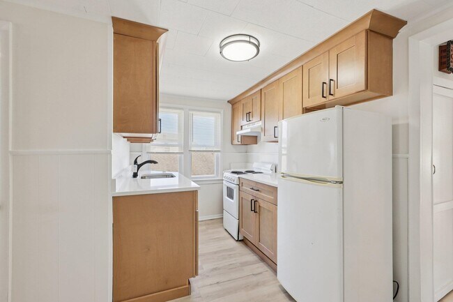 Building Photo - 153 Banta Ave