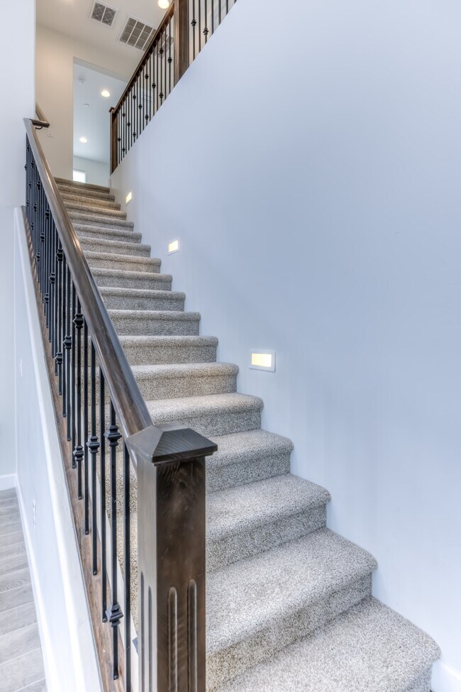 Building Photo - 5545 S Adero Cyn Trl