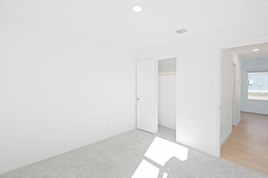 Building Photo - 241 Kings Row Ln