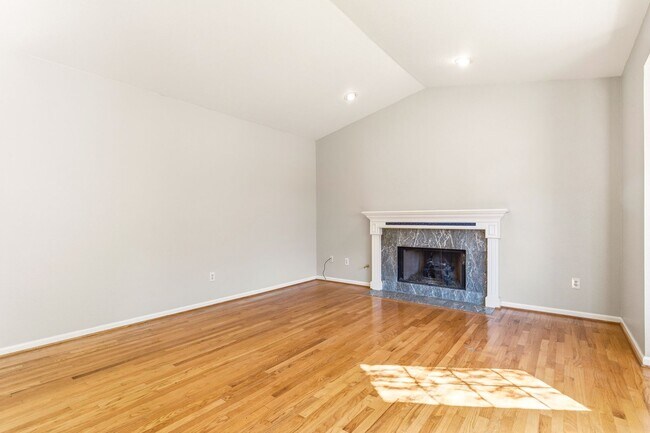 Building Photo - Expansive Valley Views & Private Living in Castro Valley - 4BD/3BA Exec Home