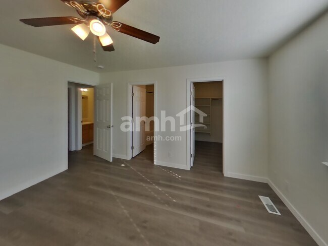 Building Photo - 495 E Whitbeck St