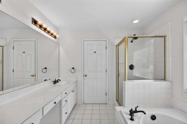 Building Photo - 1712 Kenbrook Ct NW