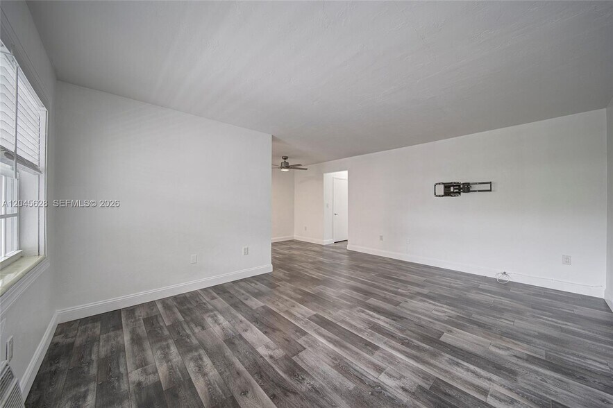 Building Photo - 6565 Santona St