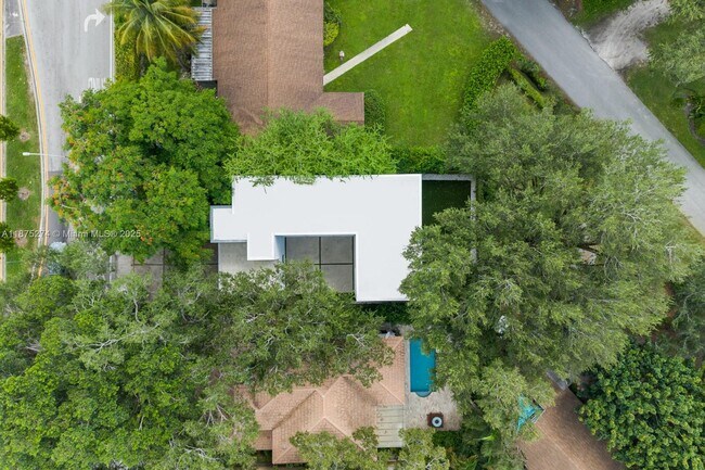 Building Photo - 5720 SW 24th St