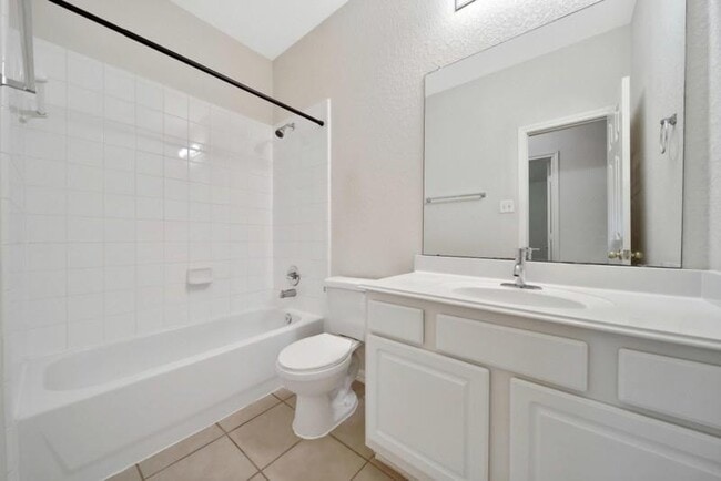 Building Photo - 815 McIntosh Bend Dr