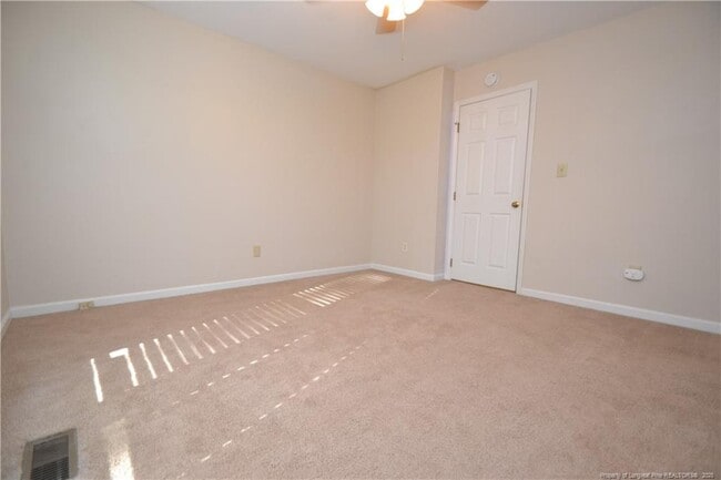 Building Photo - 121 Planetree Ln
