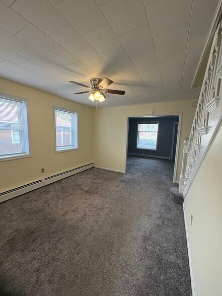 Building Photo - 25 Saint David St