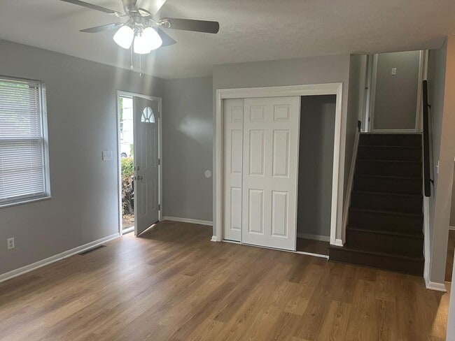 Building Photo - 5101 Holbrook Dr