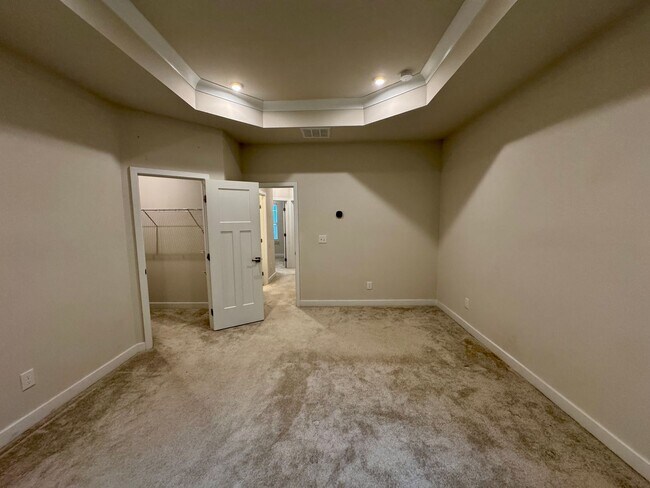 Building Photo - Modern Townhome in Stone Creek Townhomes