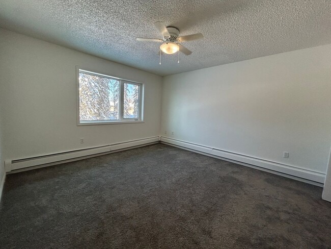 Building Photo - Century 21 Gold Rush - 3 Bed | 2 Bath | 2-Car Garage | End-Unit Condo (FAIRBANKS)