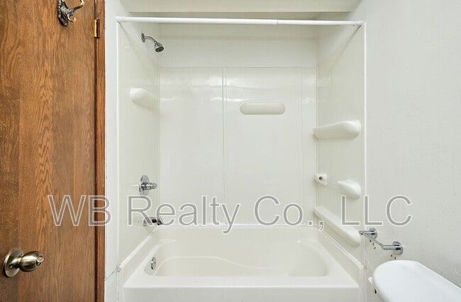 Building Photo - 2928 Vine St