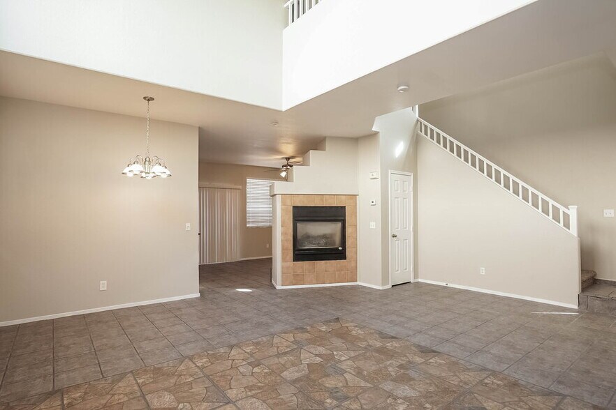 Building Photo - 9524 Friant St