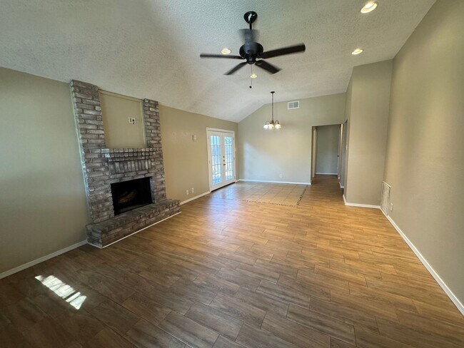 Building Photo - NORTHWEST  |  EXCELLENT LOCATION  |  FRESH PAINT INSIDE & OUTSIDE (July 2026)  |  SINGLE STORY  |...