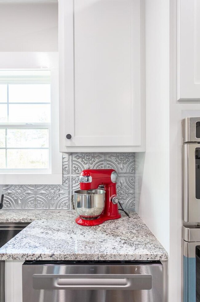 Building Photo - 823 Meridian Rd