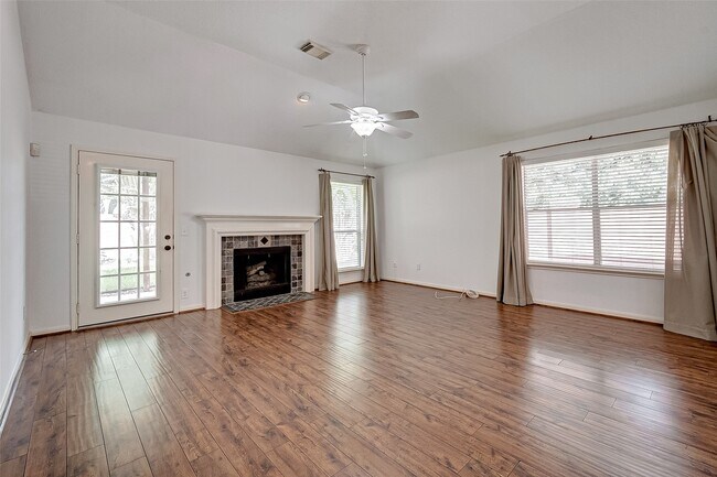 Building Photo - 22926 Rainbow Bend Ln